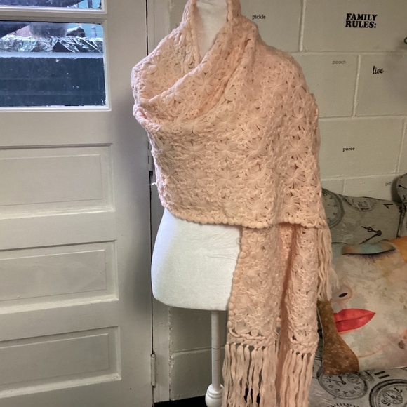 Pink SPRING FLUFFY SHAWL. - Picture 2 of 5